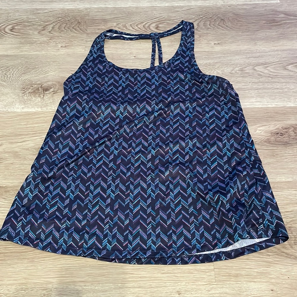 pattern athletic top